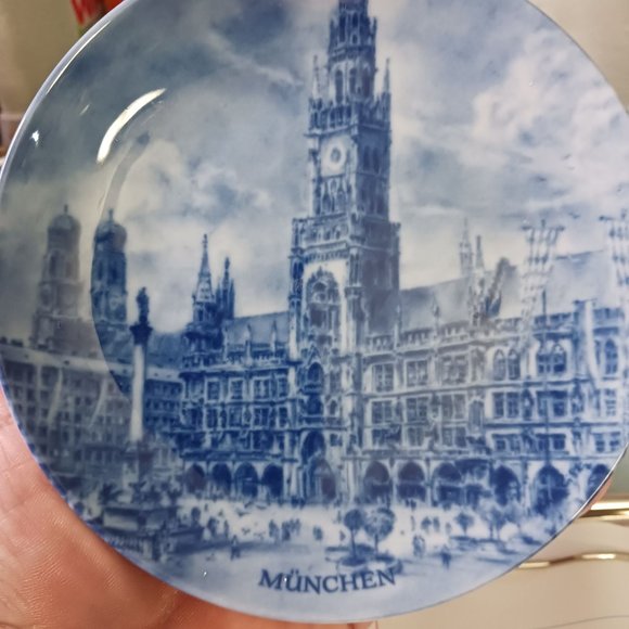 Berlin Design Porcelain Plate - Picture 1 of 3